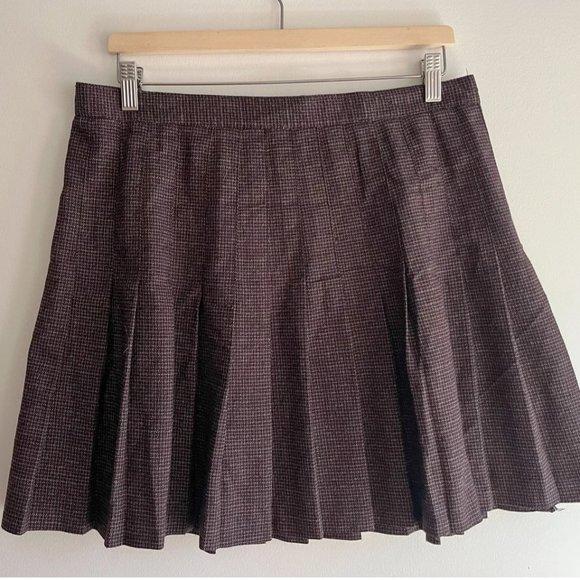 1990s Pleated Mini Skirt - Picture 2 of 5